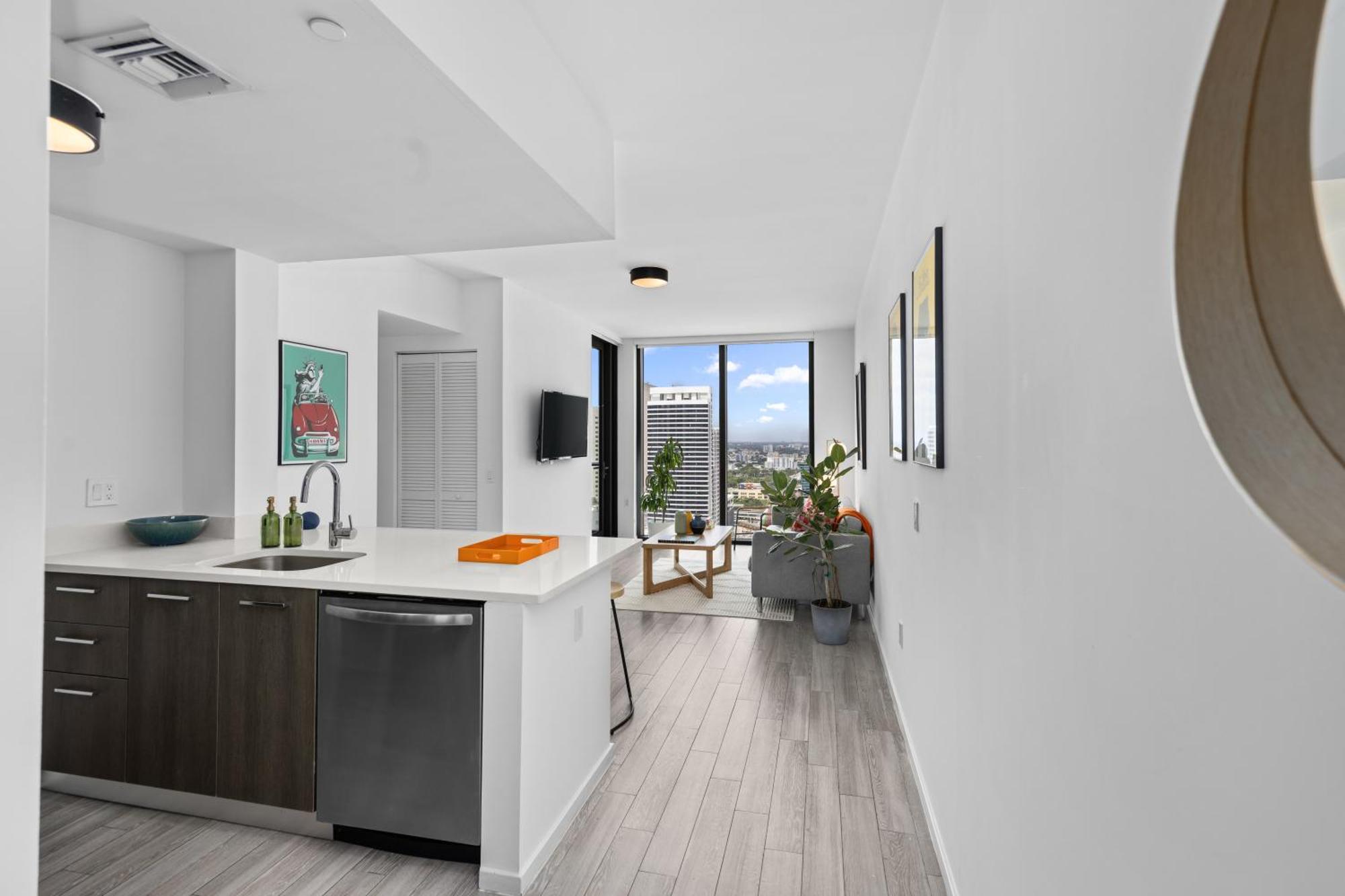 Apartment Stunning 2bd 2ba High-rise In Downtown With Amazing Views