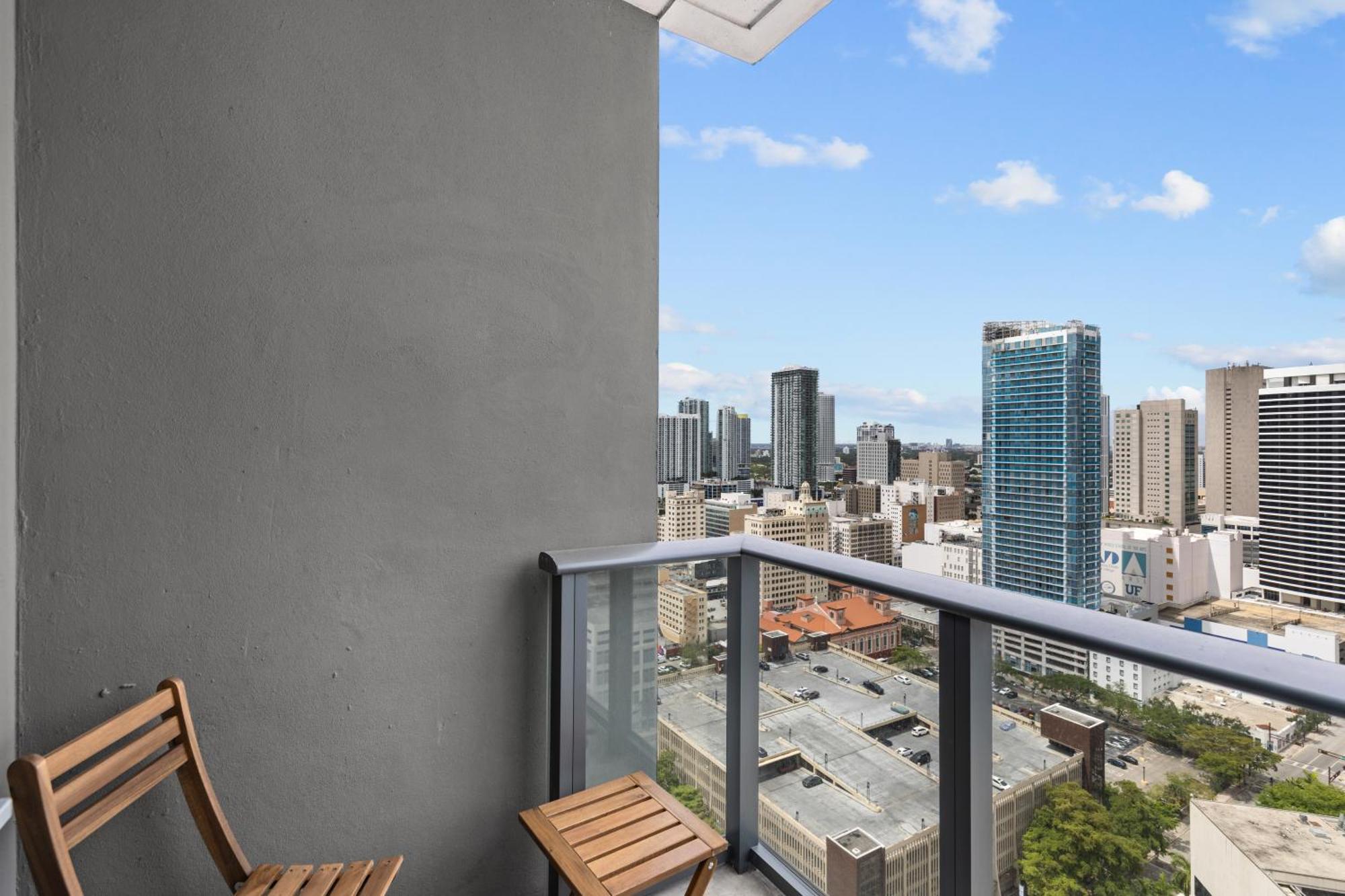 Stunning 2bd 2ba High-rise In Downtown With Amazing Views Apartment *