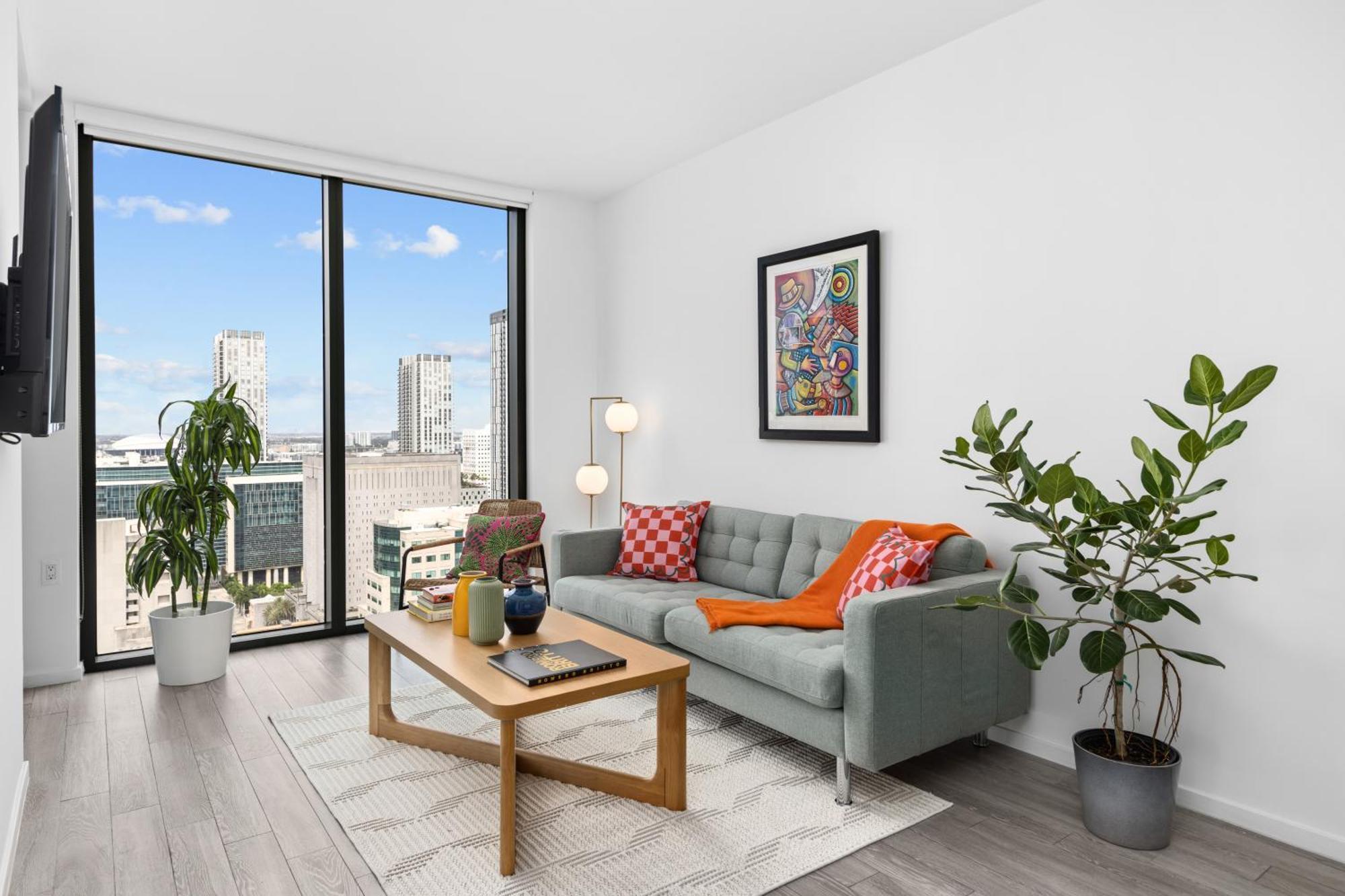Stunning 2bd 2ba High-rise In Downtown With Amazing Views Apartment *